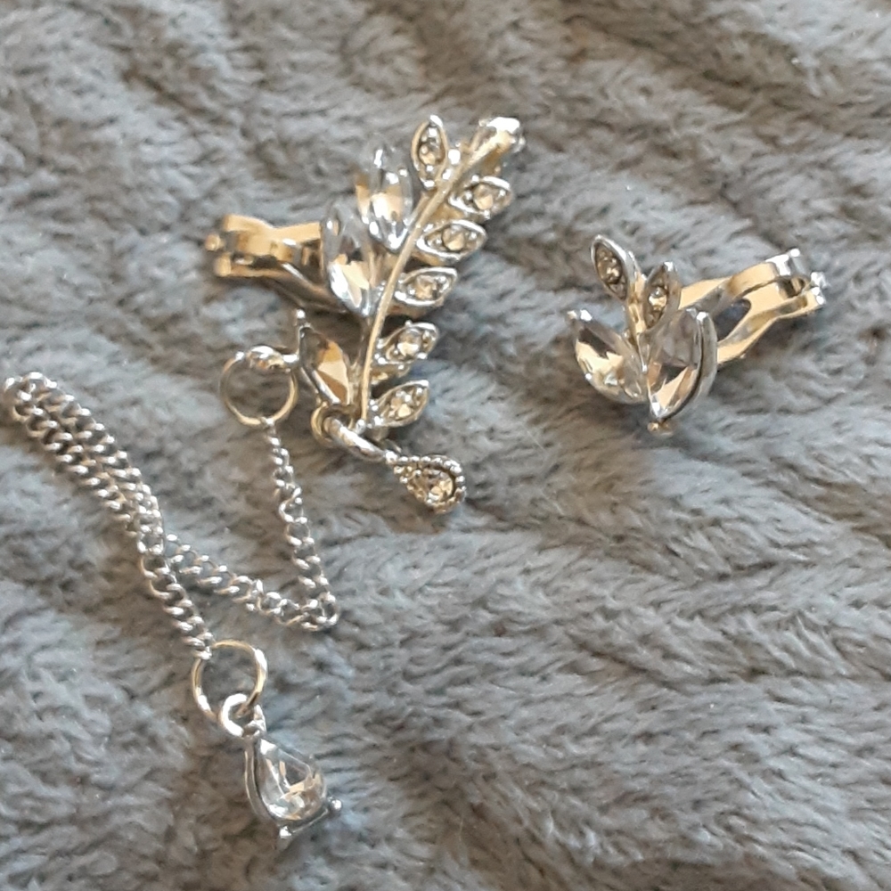 Ear cuffs and earrings!!!